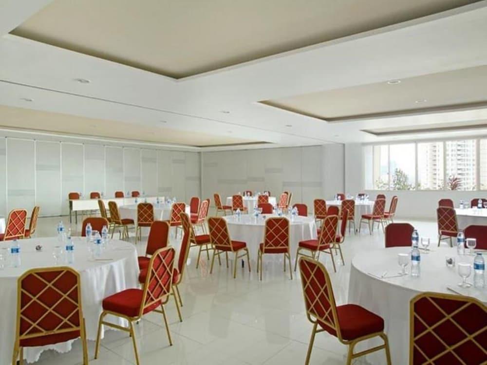 Amaris Hotel La Codefin Kemang Jakarta Luaran gambar